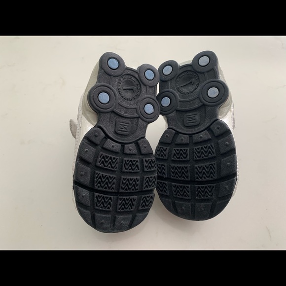 Nike shox
C3 
Elastic laces/Velcro entry - Picture 5 of 5